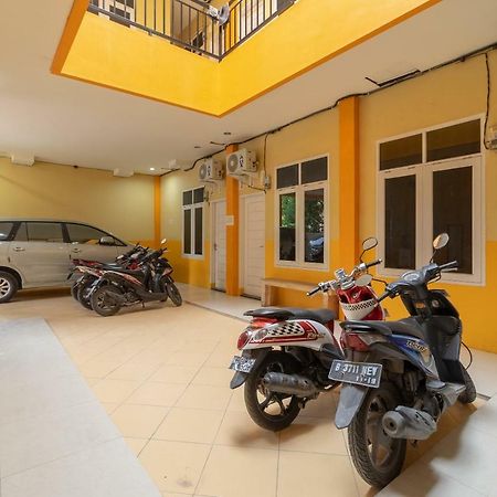 Reddoorz Syariah Near Rs Pirngadi Medan Hotel Exterior photo